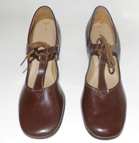 Vintage 1970s mod Mary Janes in brown by TheGroovyKindVintage