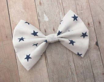 White w/ Dark Blue Stars Print Fabric Hair Bow Clip or Headband / Star Print Bow / Star Hair Clip / White Bow / Dark Blue Star Bow Clip