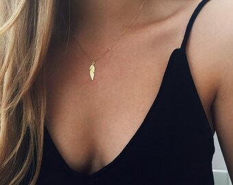 Gold feather necklace, 14k gold filled chain, delicate jewelry, bridesmaids gift, everyday necklace, classic jewelry, gift for her
