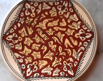ceramic dish plate plateful seat handmade colored hands, natural clay, ceramique, handicraved, brown yellow white kichen deco , assiette
