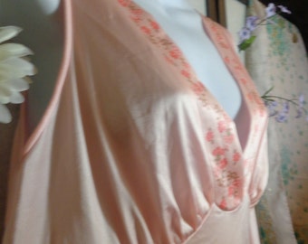 SOFT WHISPER glamorous,sexy 1960's Vanity Fair nightgown pink negligee,wedding bridal/goddesss,floor length/ pink flowers sexy vintage/ M