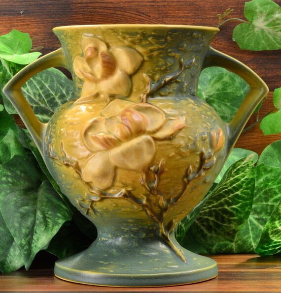 Roseville Pottery 1943 Trial Glaze Magnolia Vase Shape 1818