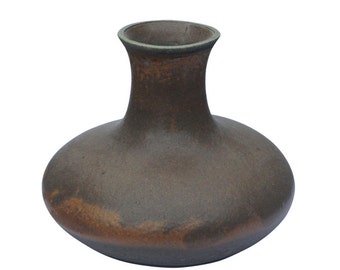 Rust Like Large Based Vessel