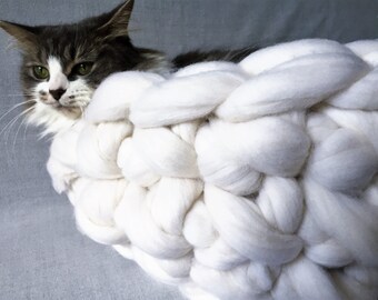 Chunky Cat Bed, Chunky Knit Pet bed, Pet cave, Pet Bedding, Chunky Knit Cat bed, Merino Wool Cat bed,