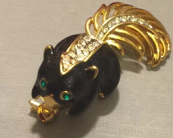 Vintage Figural Skunk in enamel Pin Brooch