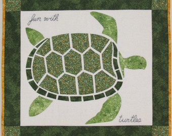 Fun with turtles mosaic quilt wall hanging - Tenture Patchwork "Je m'amuse avec des tortues"