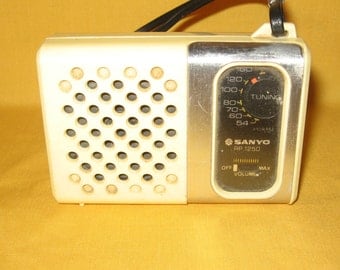 Vintage Sanyo RP 1250 AM Radio Handheld Portable Battery Operated Working