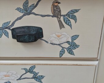 Ähnliche Artikel wie Benutzerdefinierte handbemalte Möbel auf Etsy