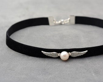 Harry Potter jewelry, Black Velvet Choker with white pearl, Black Choker, Snitch necklace, Gift idea for teenagers, Chocker necklace