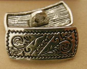 Just in! Unusual Buttons Silver 18mm Oblong Shank 2pc