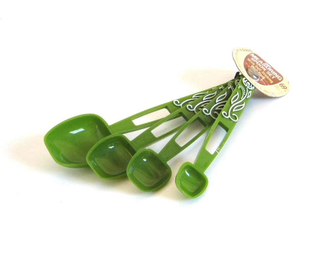 Plastic Measuring Spoons Set Vintage 1970s Kitchen Avocado