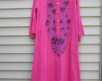 Vintage Hnd Embroidered Pnk Mexican Caftan ala 1980s