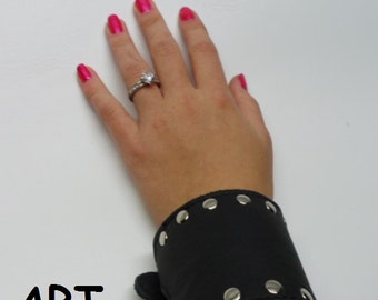 Bracciale in vero cuoio e pelle unisex con borchie e chiusura con due fibbie MADE IN ITALY