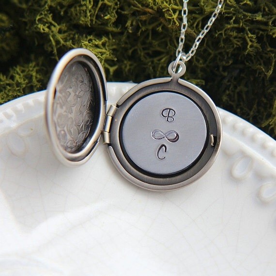 Personalized Locket Locket Necklace Monogram by JewelleryJKW