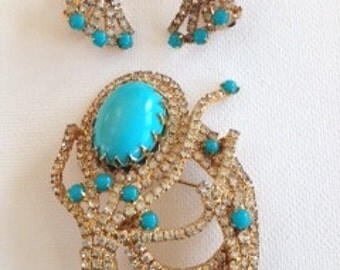HATTIE CARNEGIE Demi Parure - Brooch pin and Clip earrings - Designer Signed