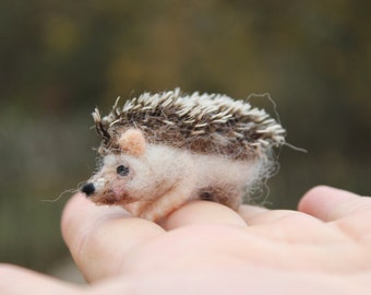 Needle felted hedgehog, felted animal, Miniature soft sculpture, Woodland, Mothers day, dolls and miniatures, forest animal, lovely animal