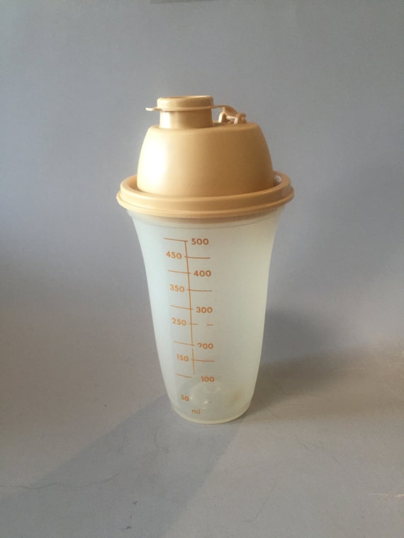 TUPPERWARE SHAKER CONTAINER Vintage smoothie container Gravy
