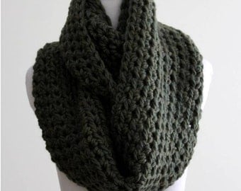 Chunky infinity scarf, hand knit scarf, Deep green scarf, Camel winter scarf, soft and cozy scarf, chunky scarf, winter knit scarf