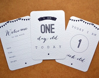 Baby Milestone Cards - Unisex Boy or Girl Gender Neutral - New Baby, Newborn, Birth, Mummy, Parent Christening Gift - WHITE or KRAFT
