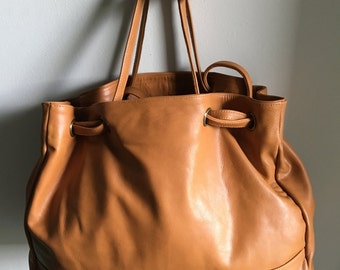 Shoulder Tote Leather Purse. Genuine leather shoulder tote bag. Fully changeable knotted straps, cotton lined with a unique design,tote bag.