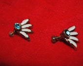 FLOWER Petal (4) with Blue Set 3/4" Silver-tone with White Inlaid Vintage Screw-on EARRINGS