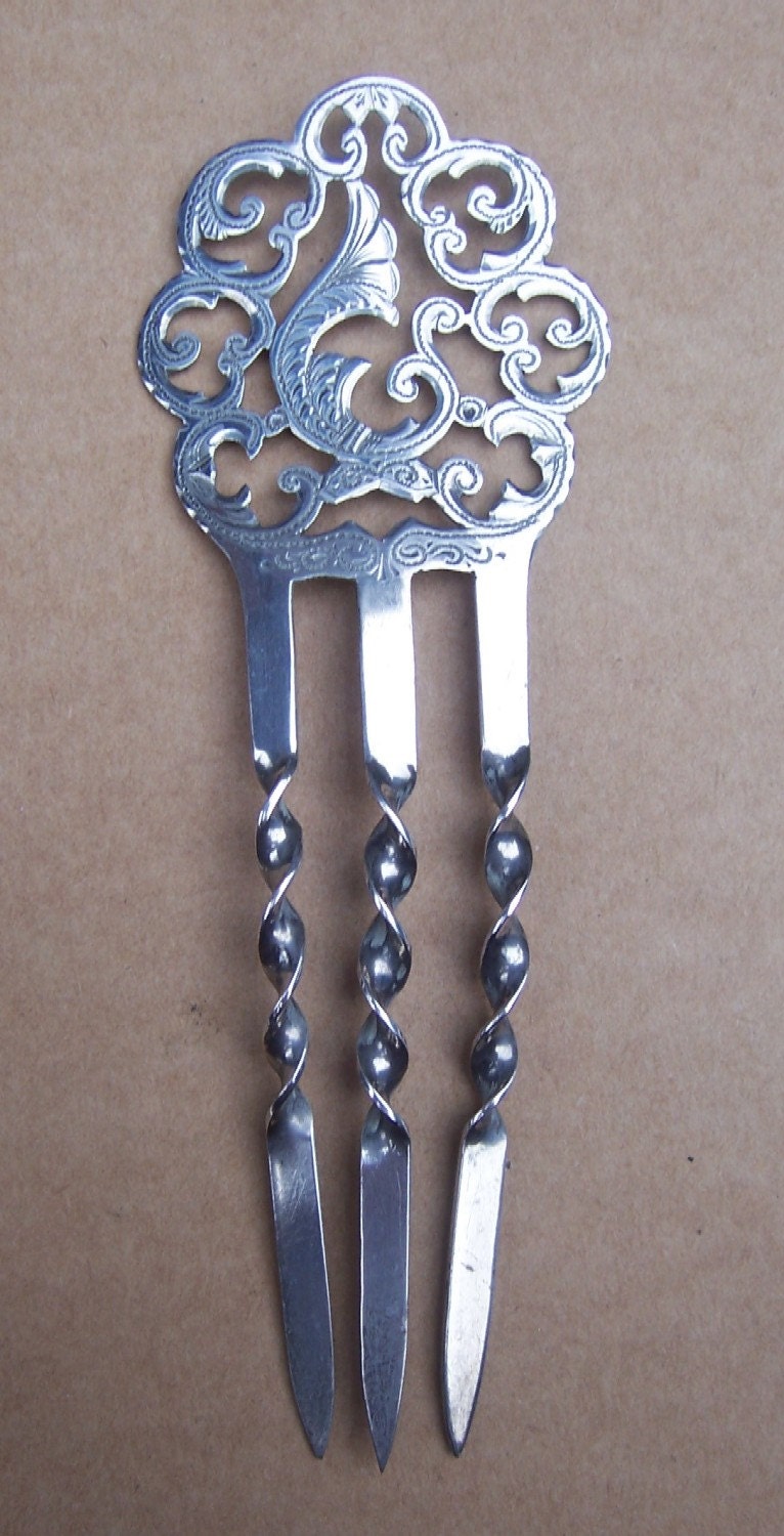 Victorian hair comb Sterling silver with openwork design hair