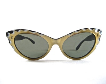 gold scalloped cat eye sunglasses. vintage ornate eyeglass frames. non-prescription lenses. Holiday-312.