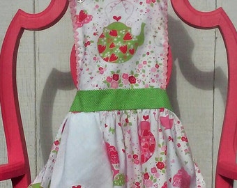 Sweet Little Girls Apron: Playtime Apron, Tea Time Apron, Girls Apron, Girls Gift Idea, Christmas Gift for Girls