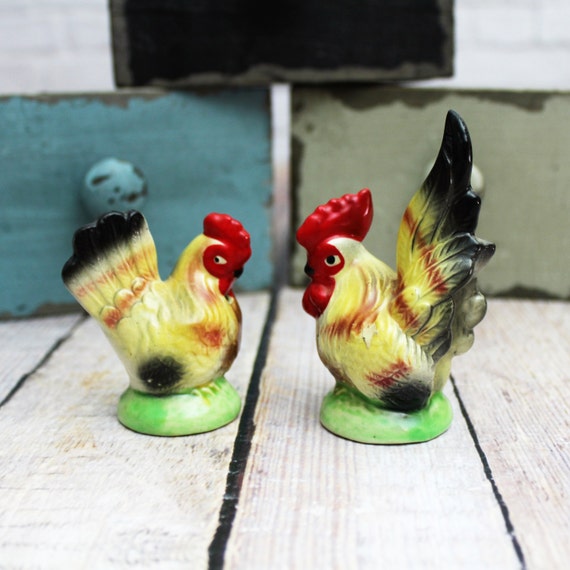 Rooster and Hen Salt & Pepper Shakers Vintage Japan Shakers