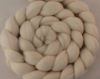 Merino Wool Roving / Combed Top / Wool Braid in Ecru - 2 ounces