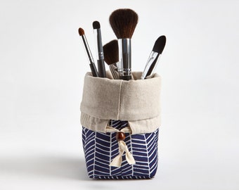 Travel Makeup Brush Holder, Makeup bag, Makeup Brush Organizer Cosmetic Organizer in Navy Herringbone