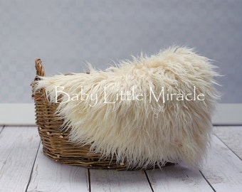 IVORY, Faux fur, 20x20,Newborn Photo Props,Newborn Photography,Photography Props,Blanket,Baby Props,Basket Stuffer,20x20 inch,photo rug