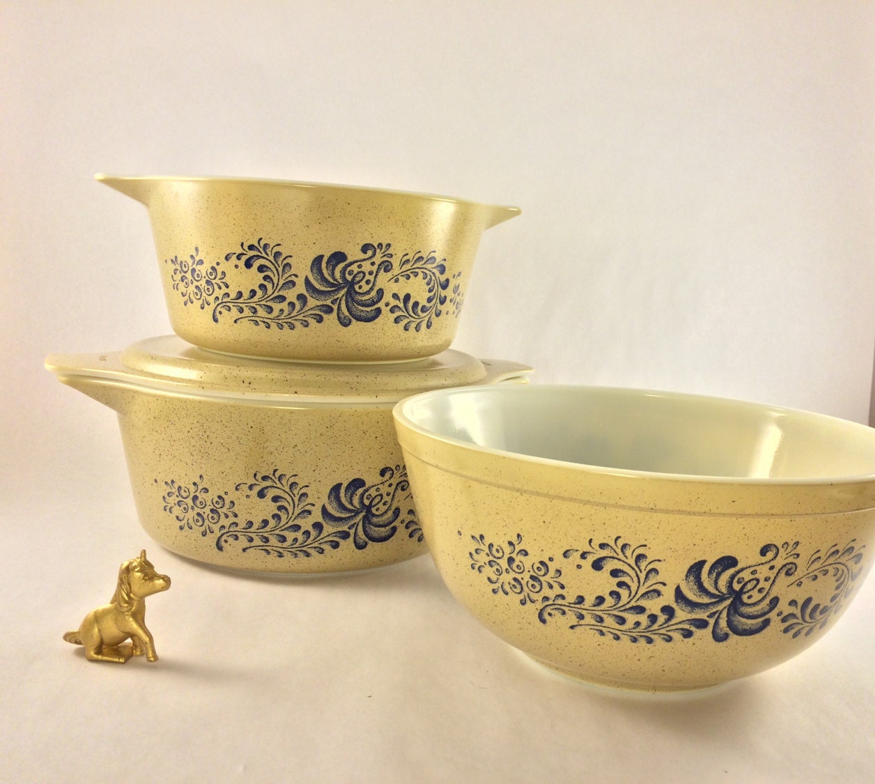 Pyrex Homestead Nesting Bowl and 2 Casserole Dishes with one