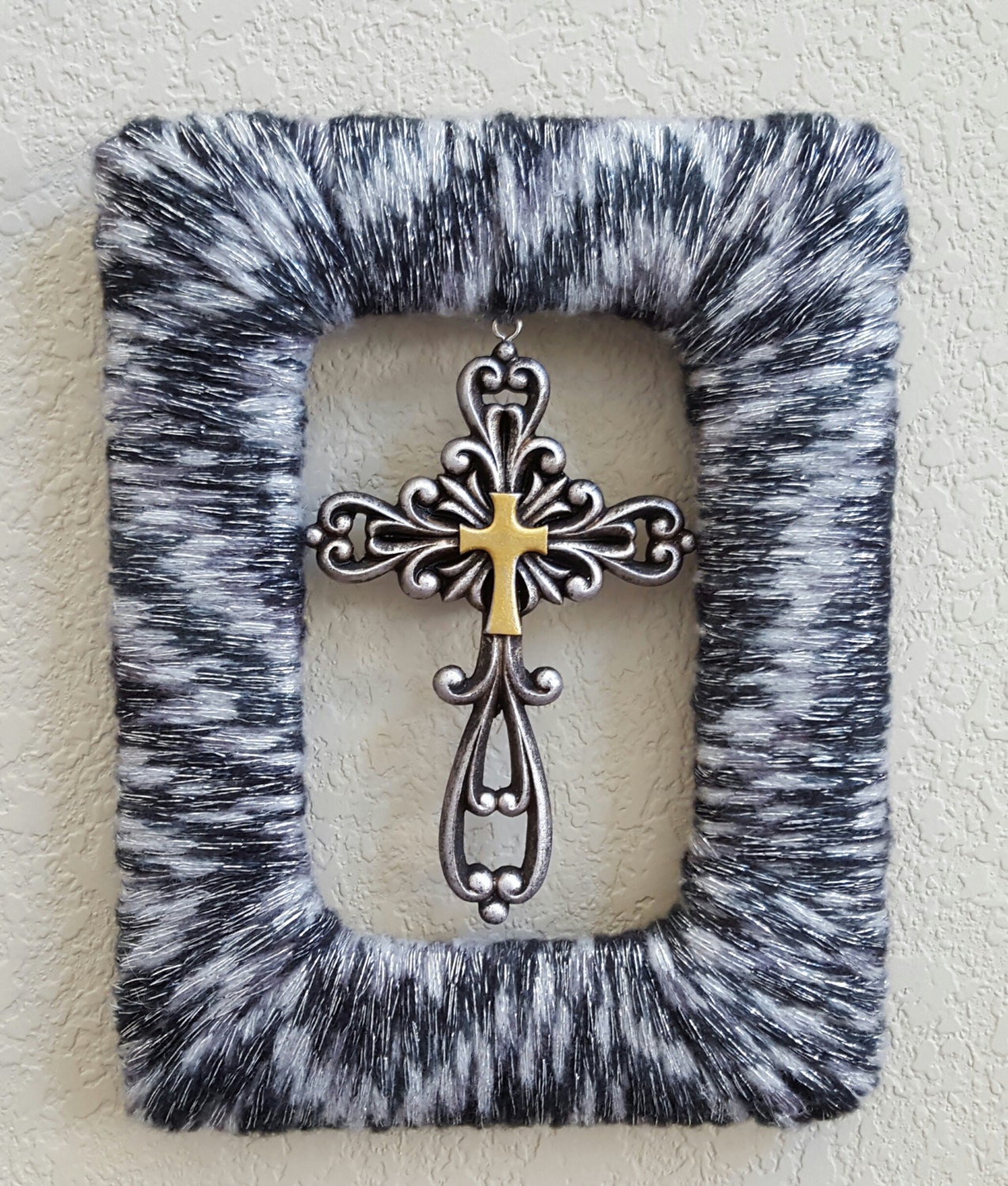 Cross yarn wall hanging