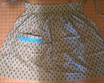 Vintage apron- turquoise roses, olive green, one pocket