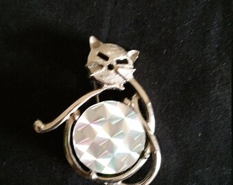 Rainbow Jewels Cat Brooch. 1.25 X 1.5 inch Silvertone