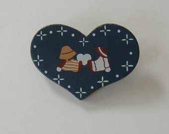 Dark Blue Heart Lapel Pin, Heart Shaped Pin, Pin With Sitting People, Country Themed Pin, Wooden Heart Pin