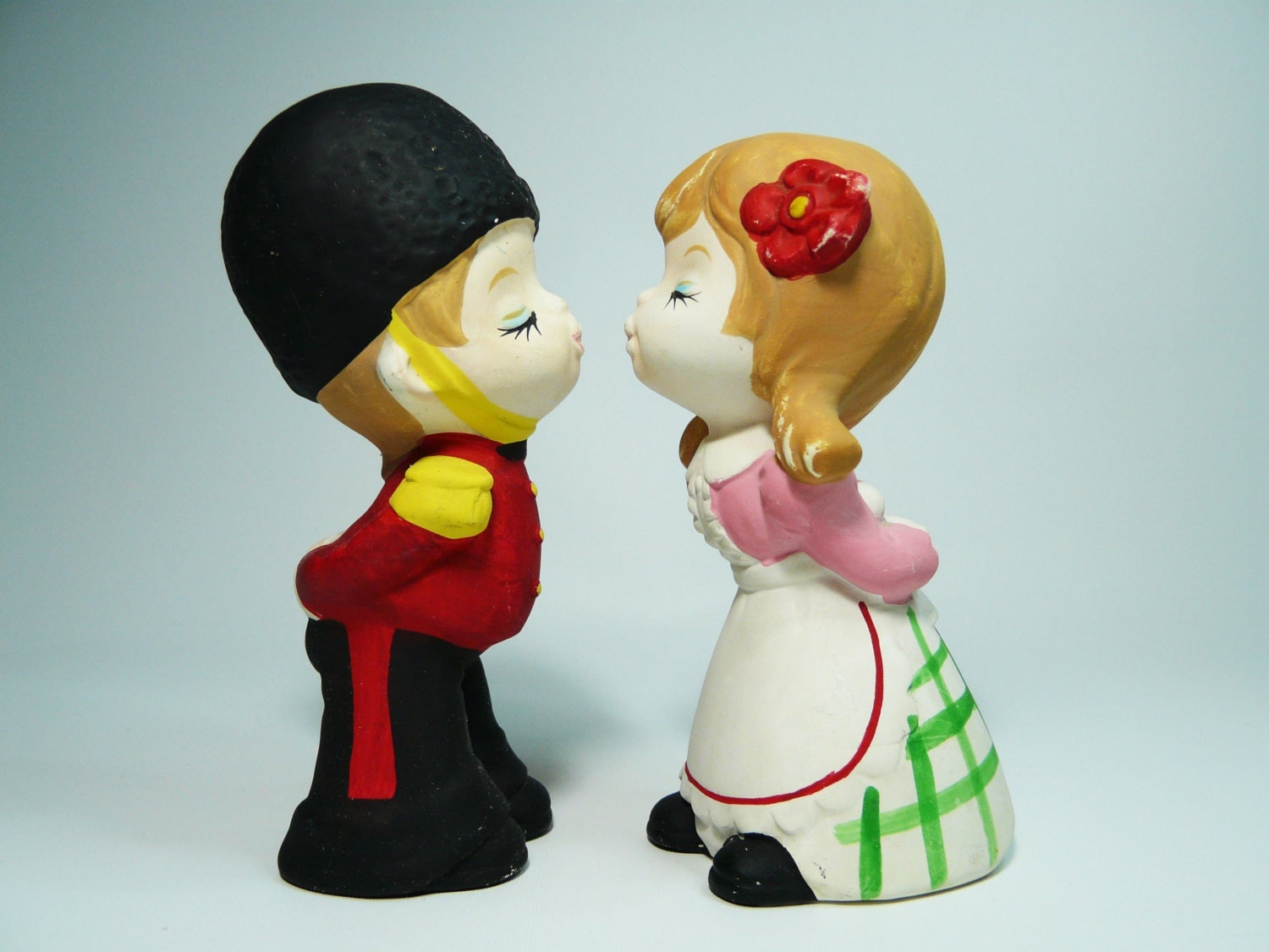 Vintage Kissing couple ceramic figurines 1970s