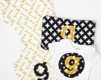 Burp cloth boy-Personalized burp cloths-Custom Onesie-Monogrammed-Giraffe-Newborn onsie-Baby shower gift-Modern-Burp rags-Black-3pc Set