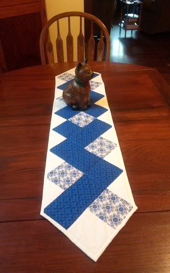 Zig Zag Table Runner by LittleQuiltsStore on Etsy