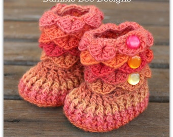 Crocodile Stitch Baby Booties That Stay On / Baby Slippers / Baby Booties / New Baby Gift / rainbow / 0-6 months / wool / baby slippers