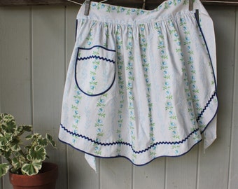 Pretty Vintage Blue Rose Print Half Apron