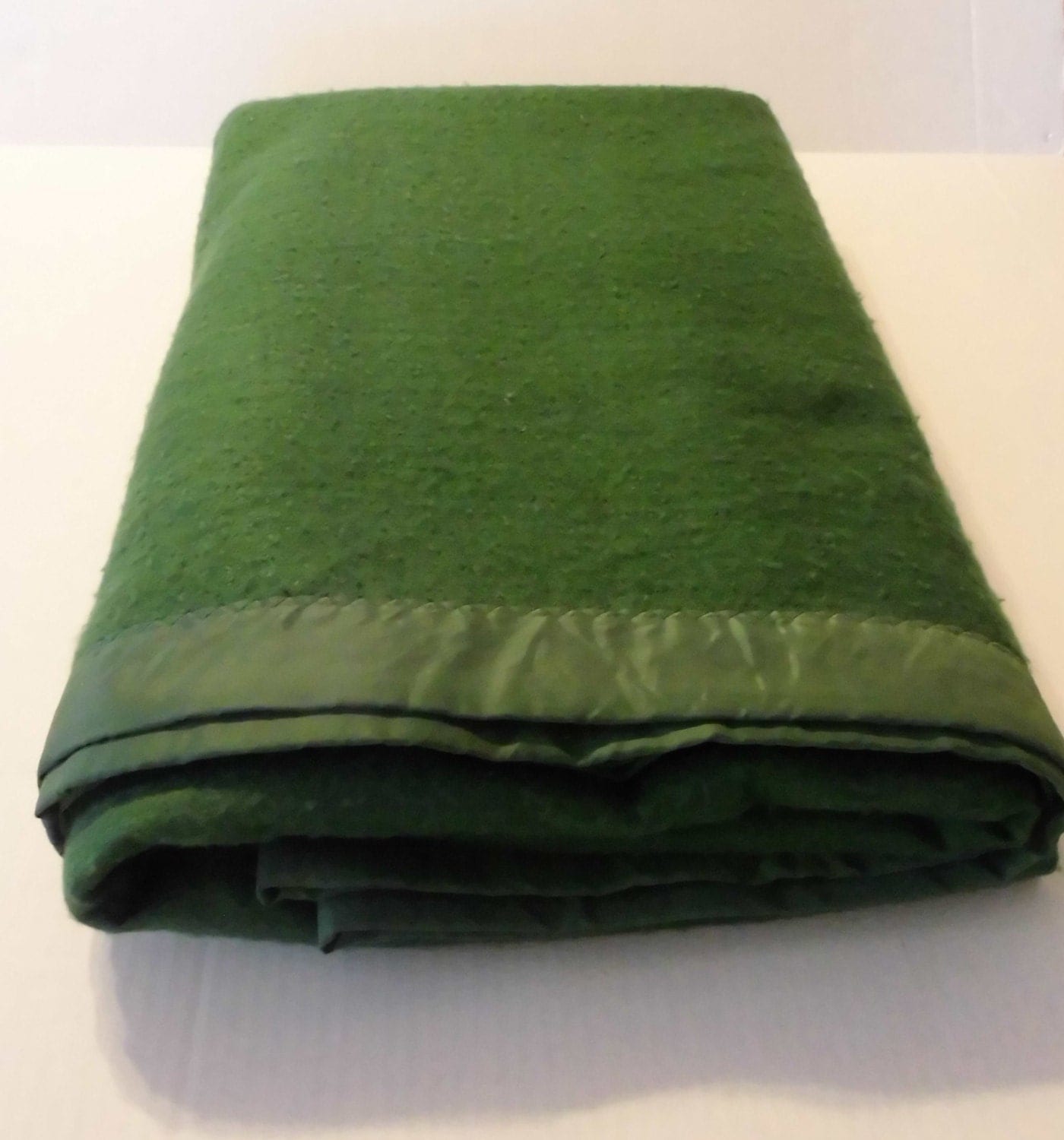 Chatham Vintage Hunter Green Blanket89 x 90Very nice