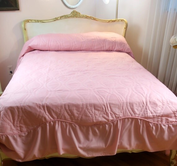 Bedspread Queen quilted w Attached bed skirt Pink 104 x
