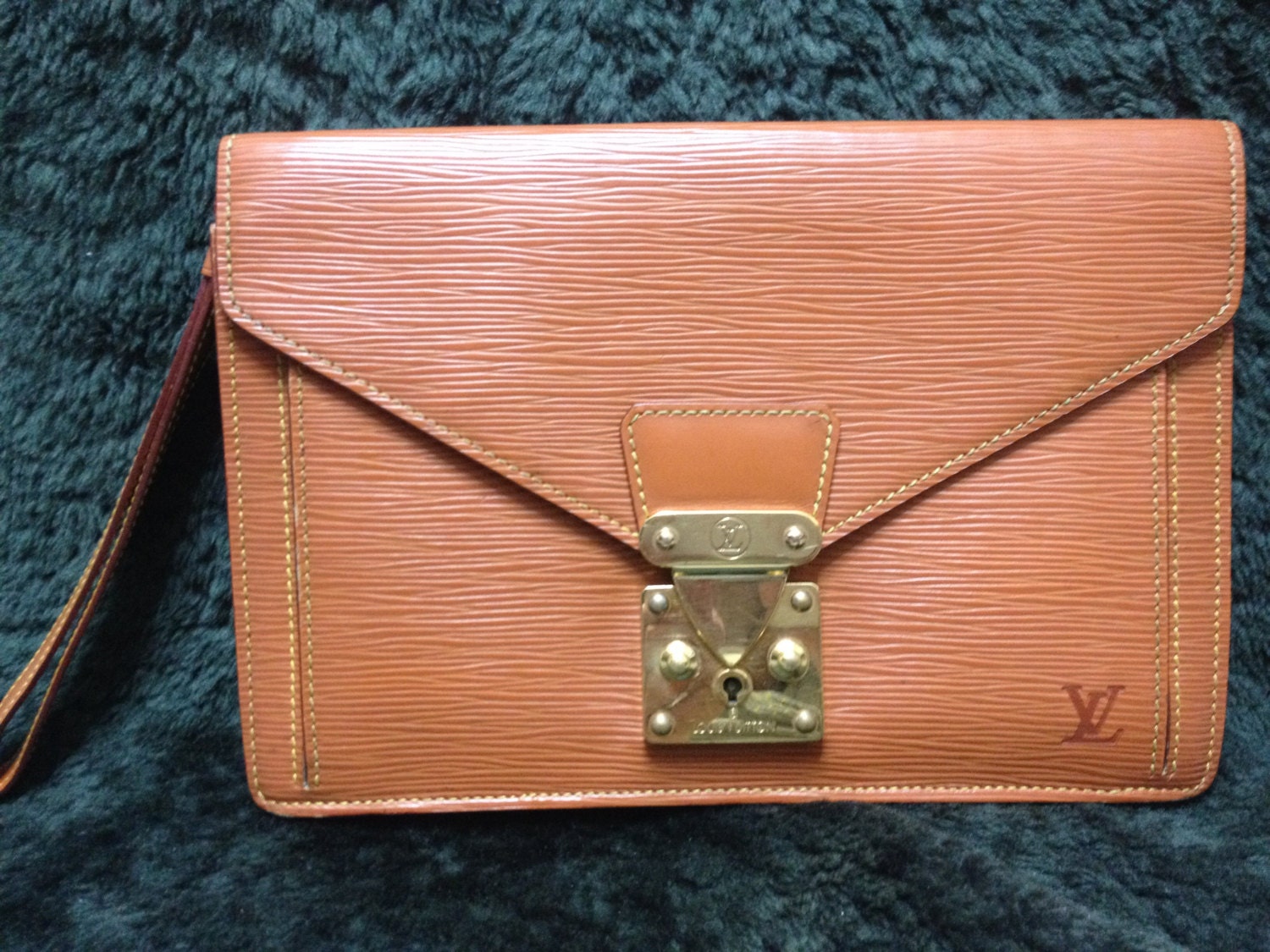90&#39;s Vintage Louis Vuitton epi brown clutch purse. LV epi