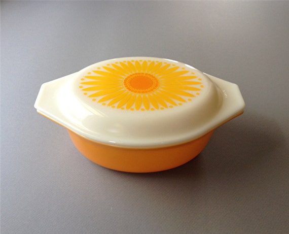 Vintage Pyrex Orange Daisy Oval Casserole With Lid 1 5 Quart