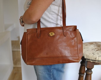 Items similar to Vintage Image Women's Leather Look Handbag, Shoulder ...