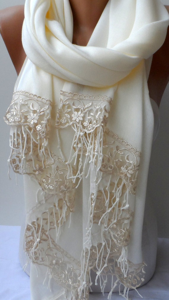 Cream pashmina scarf Cream Puff Pashmina Shawl is perfect for any occasion. You can use it as an evening wrap, travel wrap, wedding pashmina for bridesmaids and guests, prom shawl. Pashmina Shawl is a must have for any official event or dining out.