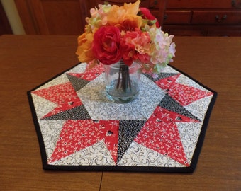 Black and White Table Topper, Red, Black and white Table Topper, Quilted Table Mat, black and white quilted Table Mat