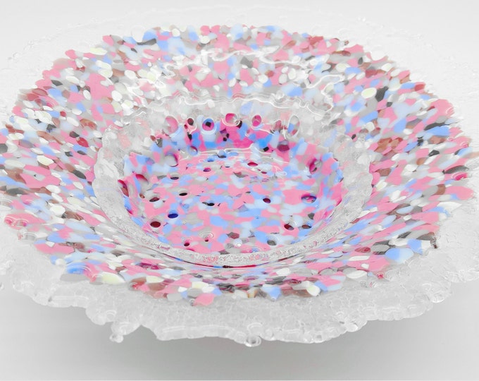 Round pink fused glass dish / bowl. Decorative glassware. Unique wedding anniversary, housewarming birthday gift. Home decor Interior design